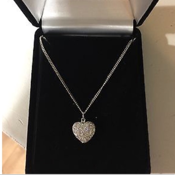Jewelry - 14k solid white gold diamond heart necklace